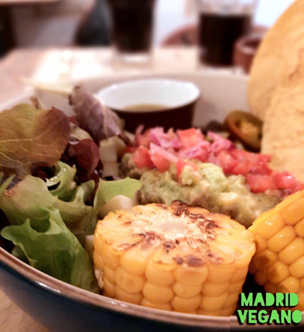 ¡Un buen plan para este fin de semana ! En #Lavapiés existen un montón de opciones #vegan y se ubican algunos de los negocios veganos más longevos de #Madrid y España ℹ madridvegano.es/ruta-vegana-la…🔺 Os dejamos nuestra #rutavegana por este barrio 💚🌱🍽 📷<a href="/carlotalatia/">latiacarlota</a>