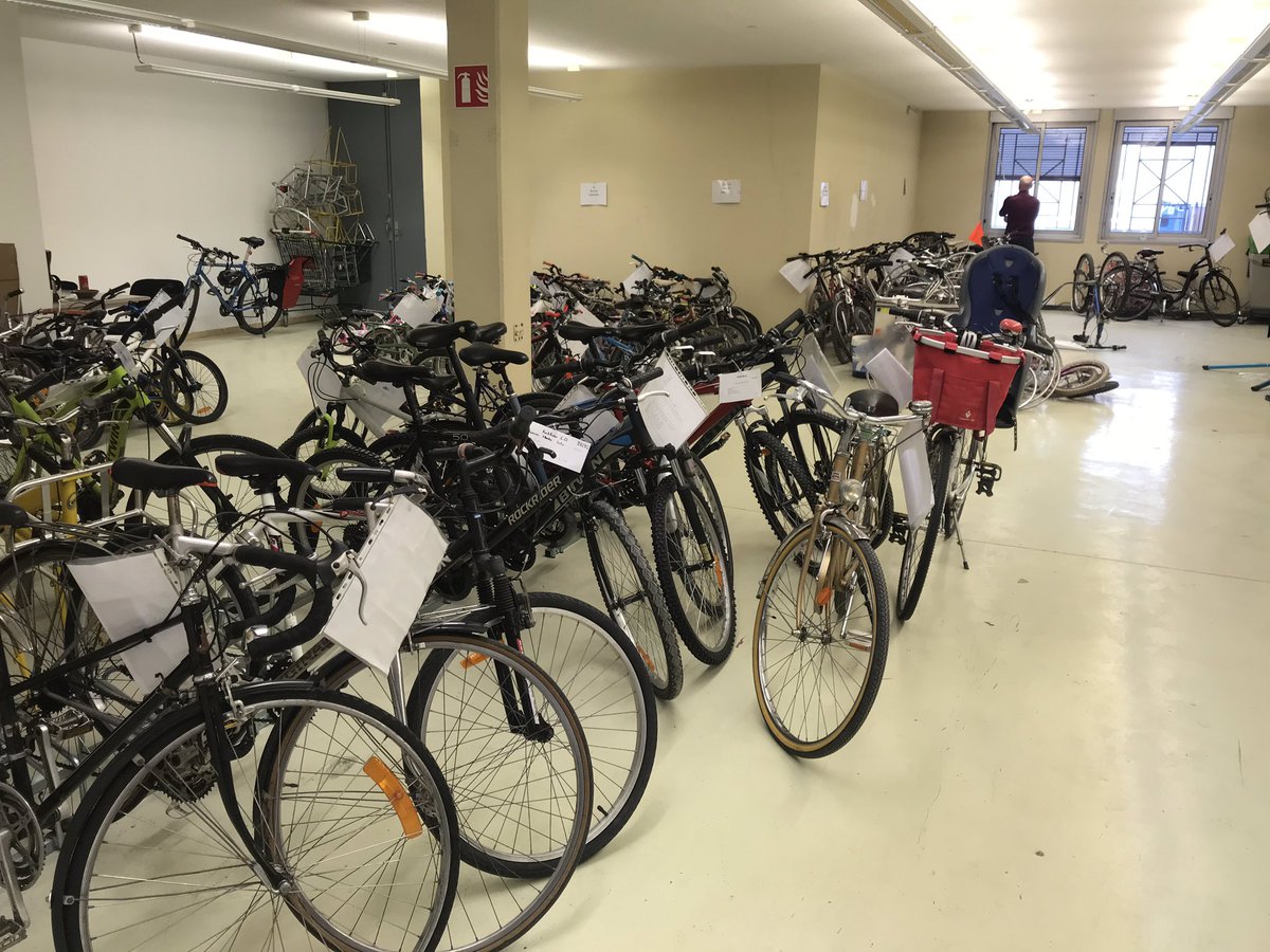 FondationCACE's tweet photo. Le soutien de la @fondationcace a permis l’aménagement des locaux et l’achat des matériels spécifiques pour @unisbike, chantier d’insertion par le vélo, @villeurbanne. 7 salariés en insertion sont formés ettravaillent à la réparation, l’entretien et la vente de vélos. https://t.co/QUeY9VKzds