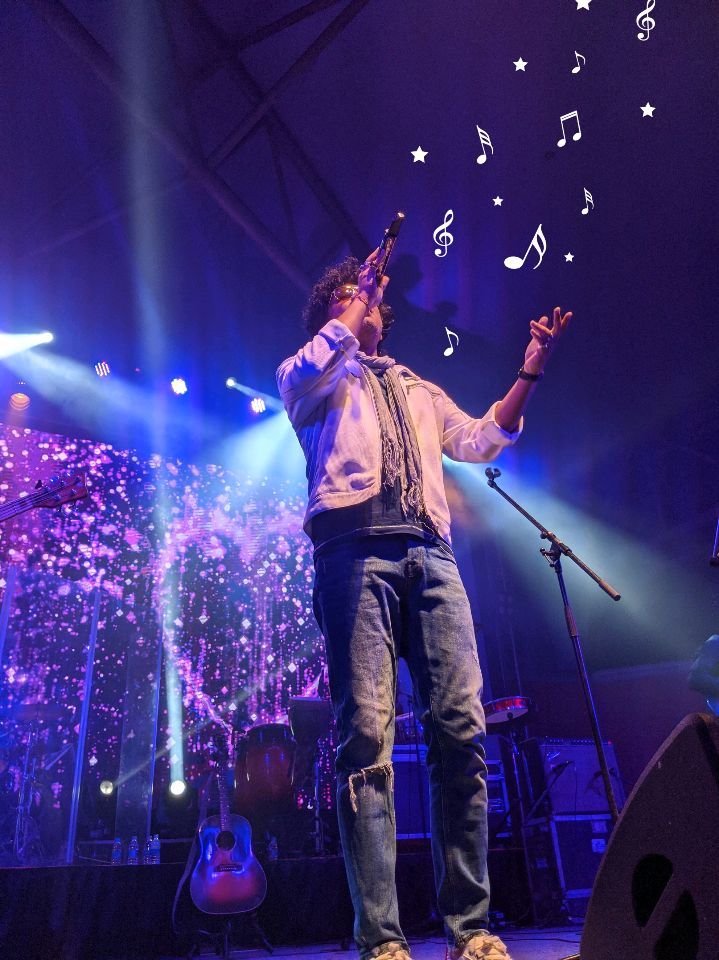 magicfmmumbai's tweet photo. He sure knows how to make our Friday nights melodious! @paponmusic 
.
.
.
.
#MagicFmMumbai #JeeLeZaraa #papon #paponlive #magicconcert #livemusic #liveinconcert #mumbaimusic #mumbaiconcert #mumbai https://t.co/Zi4uAb1jED