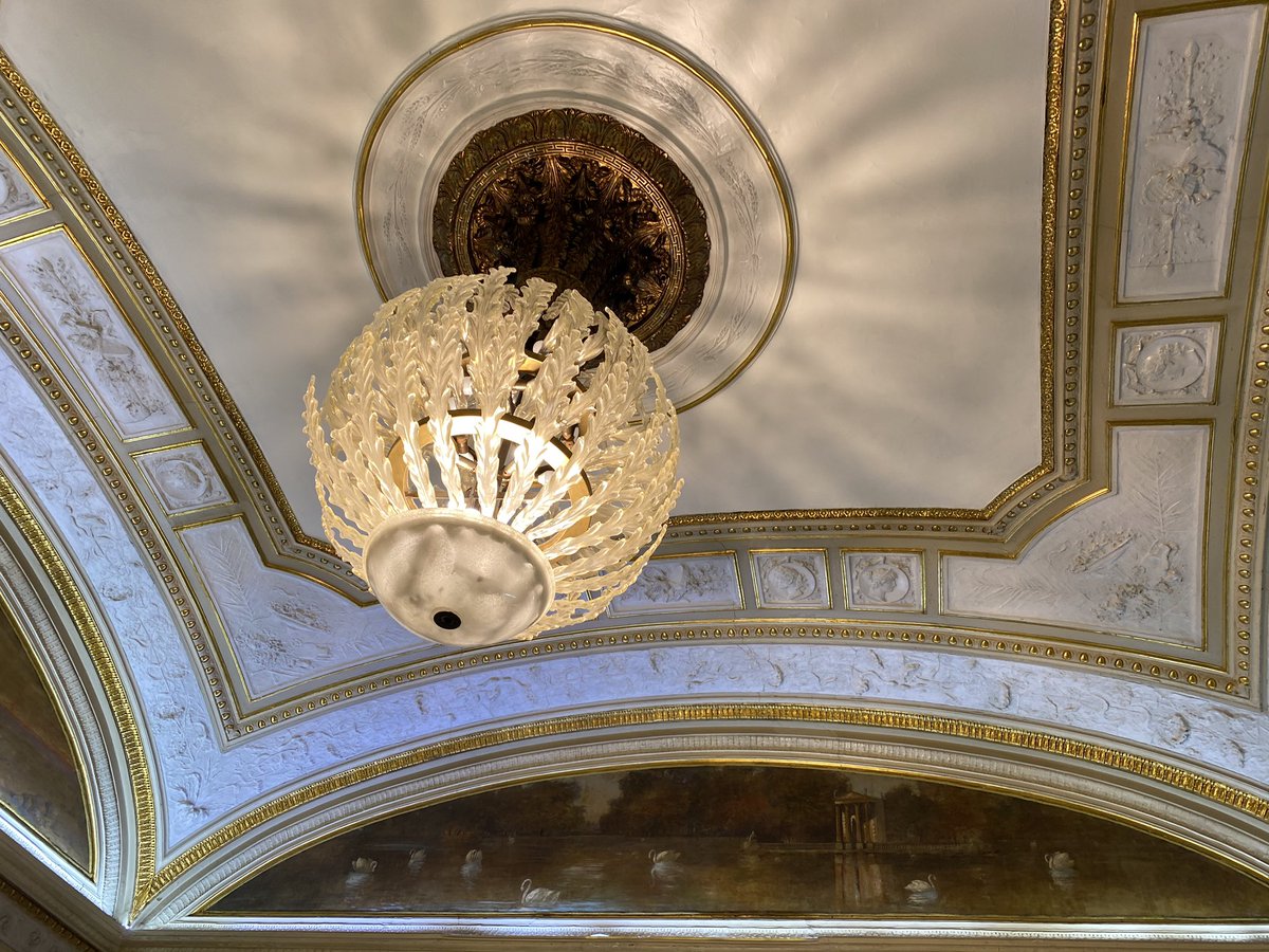 janviertoscan's tweet photo. #VendrediFarniente passage au Grand Café Gambrinus @ComuneNapoli @PetrelliFlavia https://t.co/biaGTYi6K9