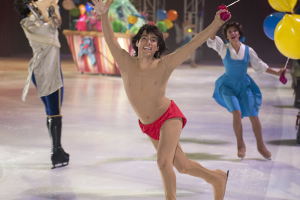 While the cold weather version of his costume is more screen accurate, essentially turning his entire body into one smooth featureless surface, his Disney On Ice costume design took the time airbrush nipples onto his skin toned suit, plus a belly button & even the chest line!