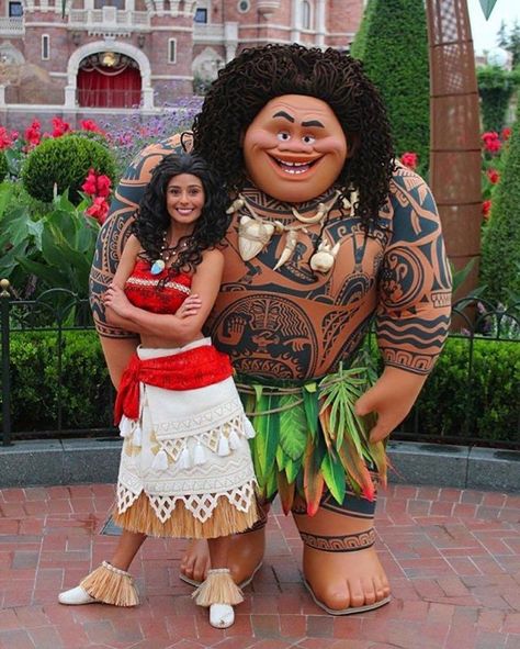 In Moana, most of the male villagers are shirtless and sporting nipples, and even Maui, if you look close enough, has them, but in the parks, the horrific version of Maui we were all blessed with leaves them out in place of tattoos.