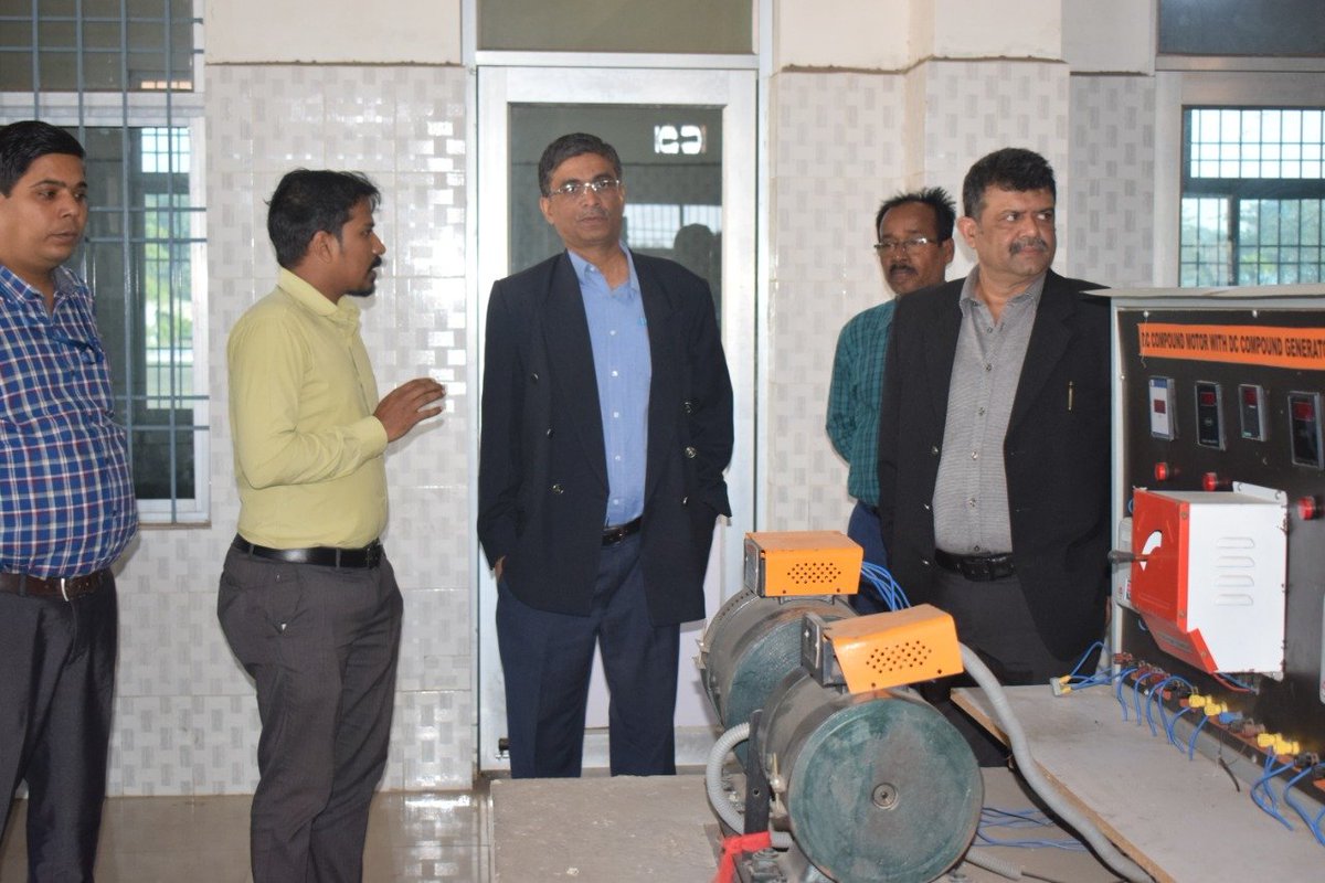 GOVT_ITI_RKL's tweet photo. IMC chairman visit to Govt ITI Rourkela on 17.01.2020 https://t.co/wcUQ7wzFtX