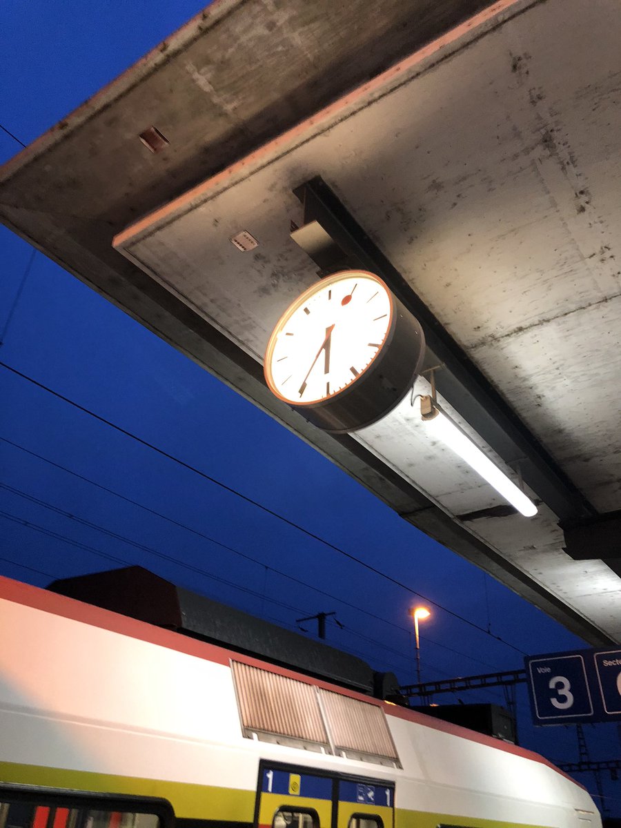 solitudeofraven's tweet photo. @tpf_medias est-ce illusoire d’espérer que les TPF attendent 1min la correspondance ? Tous les matins en retard aux différentes gares mais pour partir de Palézieux sans attendre les correspondances vous êtes très forts. Une véritable honte ! https://t.co/12sNmSExAn