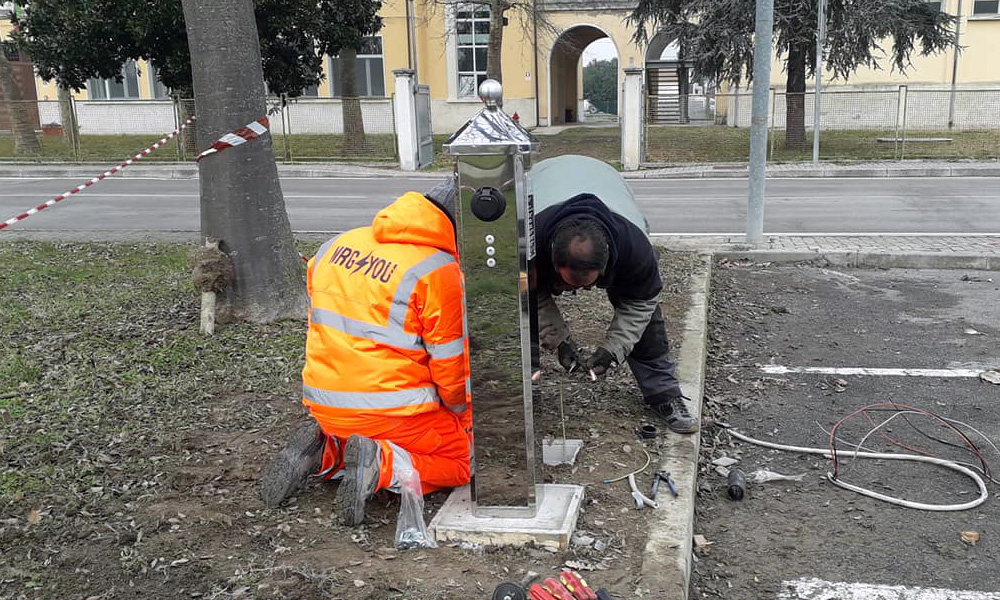 nrg4youit's tweet photo. Ultime installazioni delle nostre #colonnine di ricarica #ReStation presso il comune di Argenta 🇮🇹 @ExpoMove @E_Futura @EmobItalia @rinnovabiliit @greenstyleit @greenMe_it @minambienteIT @motus_e @ComuniVirtuosi @vaielettrico #ClimateChange #GreenDeal #ElectricVehicles https://t.co/nApkypPlsB
