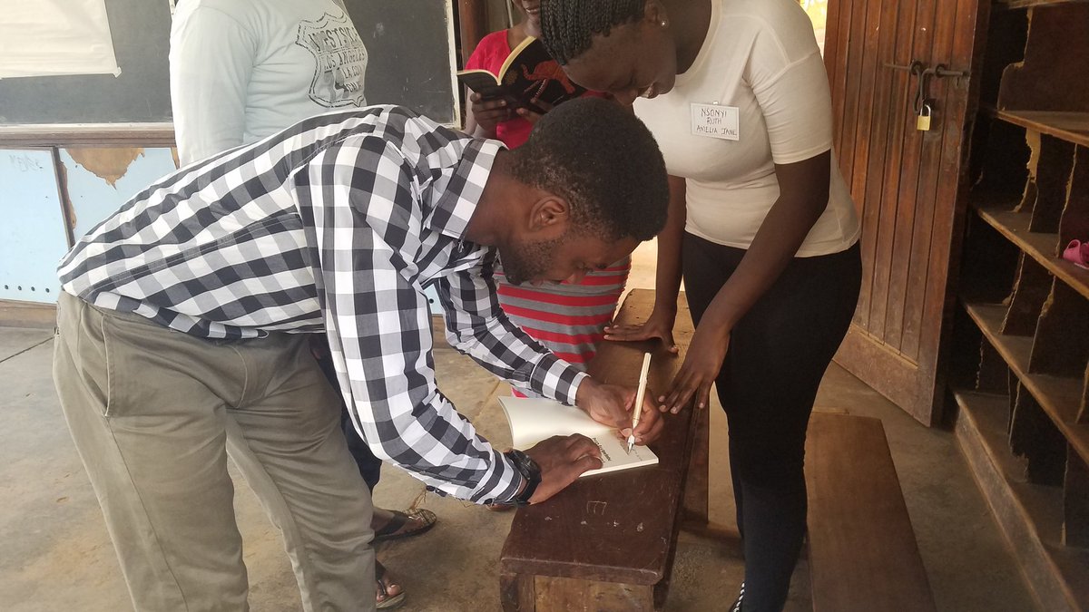 SsesangaDennis's tweet photo. Today, I built Uganda. I went in and shared a few career words of inspiration to the next generation. #Famecon #ivoryfootprints https://t.co/ajwivXObOd