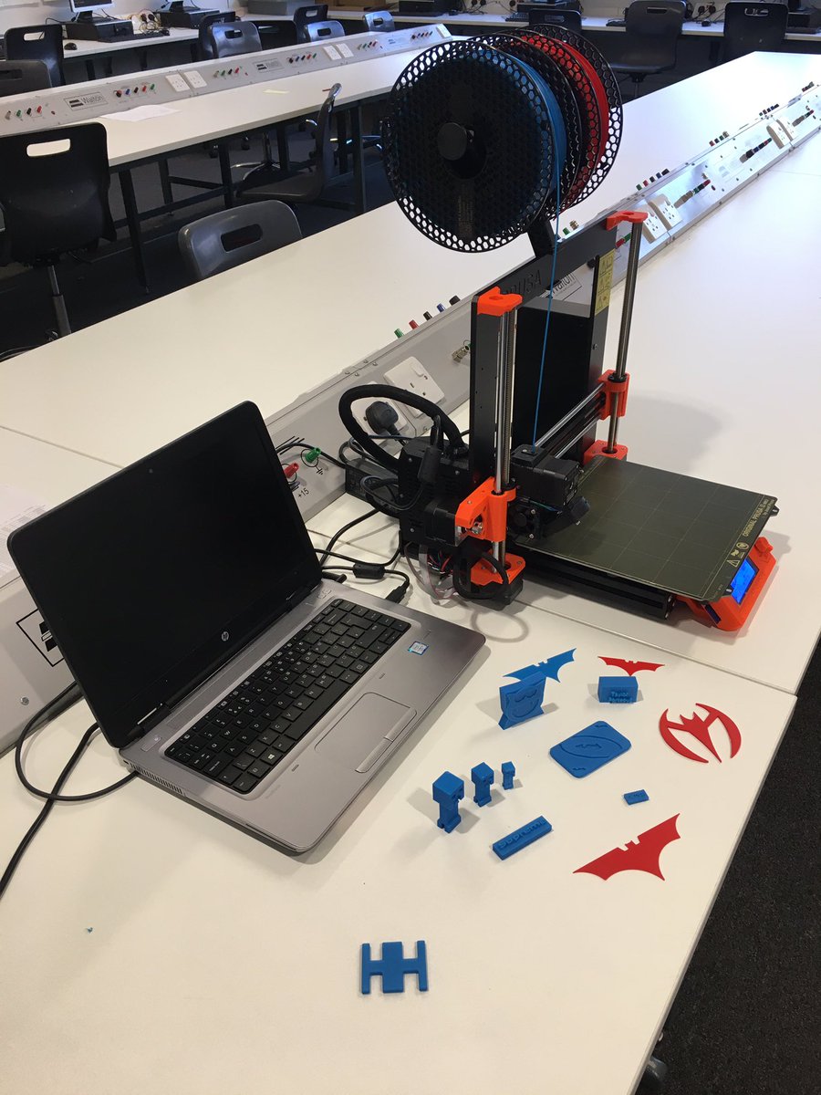 ClydeValleyDT's tweet photo. Pupils and staff @ClydeValleyHS loving some of the experimental creations made by our new 3D printer this week. Really positive reaction from pupils in DT, most of whom have been impressed and mesmerised by this impressive machine. #enhancingthecurriculum #digitallearning https://t.co/alBzI87zbj
