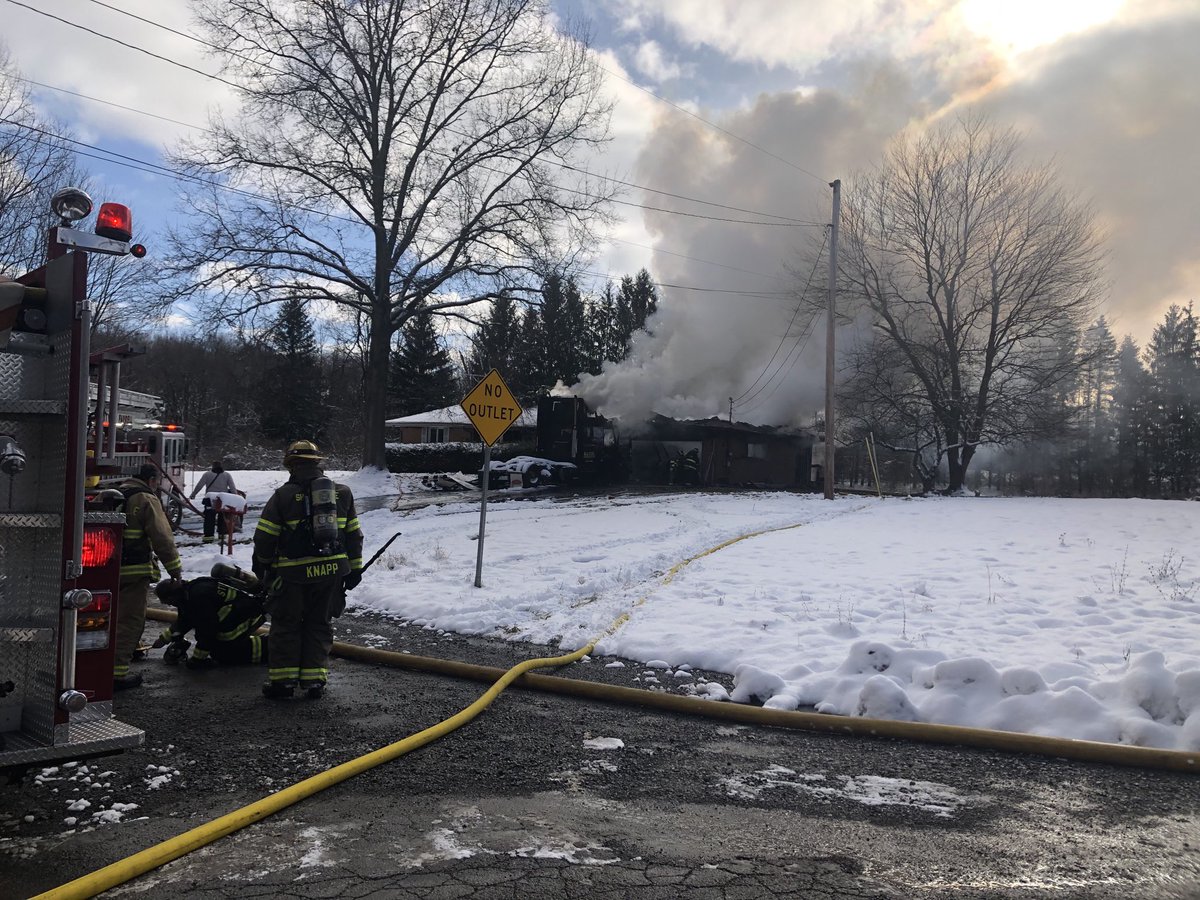 HeraldKlaric's tweet photo. Fire at 1419 Selena Blvd Hermitage. Several departments fighting fire https://t.co/dzltfBa6lg