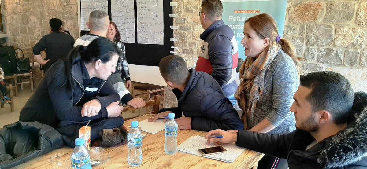 WVAlbania's tweet photo. “Dua të bëhem animatore për 👧👦 e zonës sime,”- thotë Irena nga Kamza, ndërsa Genci nga Korça mendon të rihapë kioskën & të shtojë gazeta.Këto ishin disa ide të prezantuara në trajnimet 6 ditore #CEFE të zhvilluar në 5 bashki në kuadër të #REINVESTproject
https://t.co/YPRdQKAg5f https://t.co/as97eNEY9r