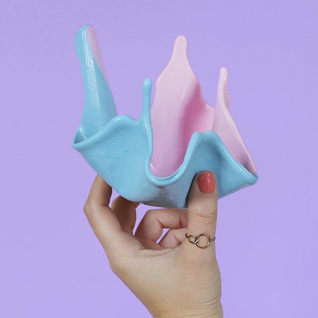 ISOMALT 💜
Meet my new best friend.
It’s taken a while for me to accept this as an ingredient...if you know me, you know how I like to keep things as natural as possible but just LOOK AT HOW BEAUTIFUL THIS IS 😍 as long as you don’t eat the whole thing… ift.tt/2Nzwscj