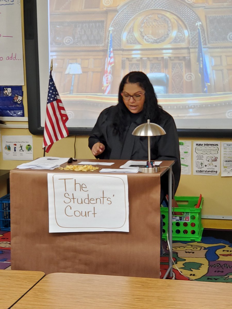 monica_m_munoz's tweet photo. 3rd graders having Fun on a Friday with @ReginaRenteria as they Make The Case in defending or prosecuting answer choices in their reading class using @lead4ward strategy! #LPEPawsUp @LasPalmasStaff https://t.co/y8hXQ9stbu
