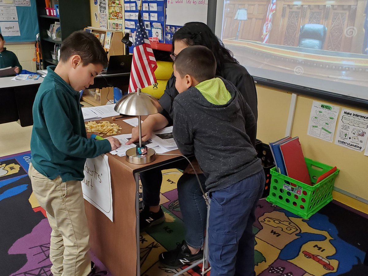 monica_m_munoz's tweet photo. 3rd graders having Fun on a Friday with @ReginaRenteria as they Make The Case in defending or prosecuting answer choices in their reading class using @lead4ward strategy! #LPEPawsUp @LasPalmasStaff https://t.co/y8hXQ9stbu