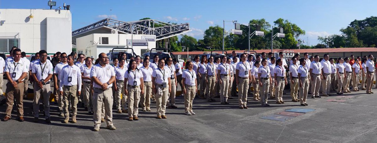 INM (@inami_mx) on Twitter photo Trabajando por una migración segura, ordenada y regular, el Comisionado del <a href="/INAMI_mx/">INM</a>, <a href="/fgymexico/">Francisco Garduño Yañez</a> encabezó el pase de lista y honores a la bandera de Agentes Federales de Migración y elementos de la <a href="/GN_MEXICO_/">Guardia Nacional</a> en el puerto fronterizo de Ciudad Hidalgo, #Chiapas. Trabajando por una migración segura, ordenada y regular, el Comisionado del <a href="/INAMI_mx/">INM</a>, <a href="/fgymexico/">Francisco Garduño Yañez</a> encabezó el pase de lista y honores a la bandera de Agentes Federales de Migración y elementos de la <a href="/GN_MEXICO_/">Guardia Nacional</a> en el puerto fronterizo de Ciudad Hidalgo, #Chiapas.
