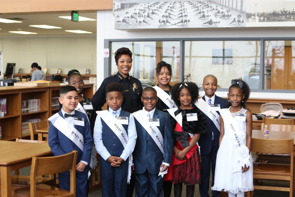 FoleyandLardner's tweet photo. Dallas Police Chief @ChiefHallDPD stopped by to meet our wonderful Dallas #FoleyMLK speakers! @DallasPD #FoleyMLK2020 https://t.co/fbxNK5gctQ