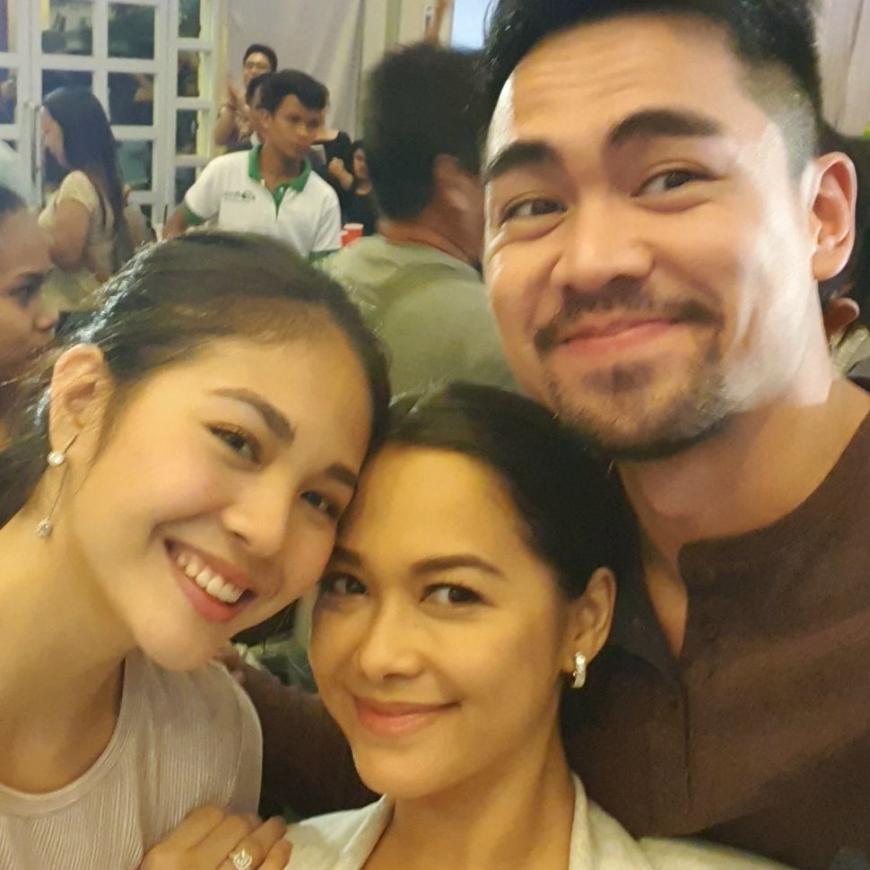 tkbendita's tweet photo. Marunong naman pala kasi kayong magsingiti. Okay na? Happy? Happy?

@MikoRaval @dprincessmaja @superjanella 

#TheKillerBrideKillerFinale #CamBioxEmmaHanggangDulo https://t.co/JXKGIVNFnj