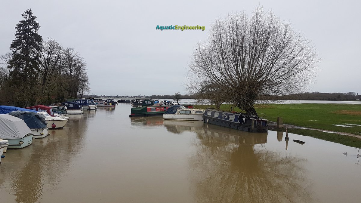 AE_Aquatic's tweet photo. Photos of #Oxford #Thames on Wednesday this week taken by Glyn.  The 5th wettest autumn ever... #flooding #Flood https://t.co/pKjh9IplTj