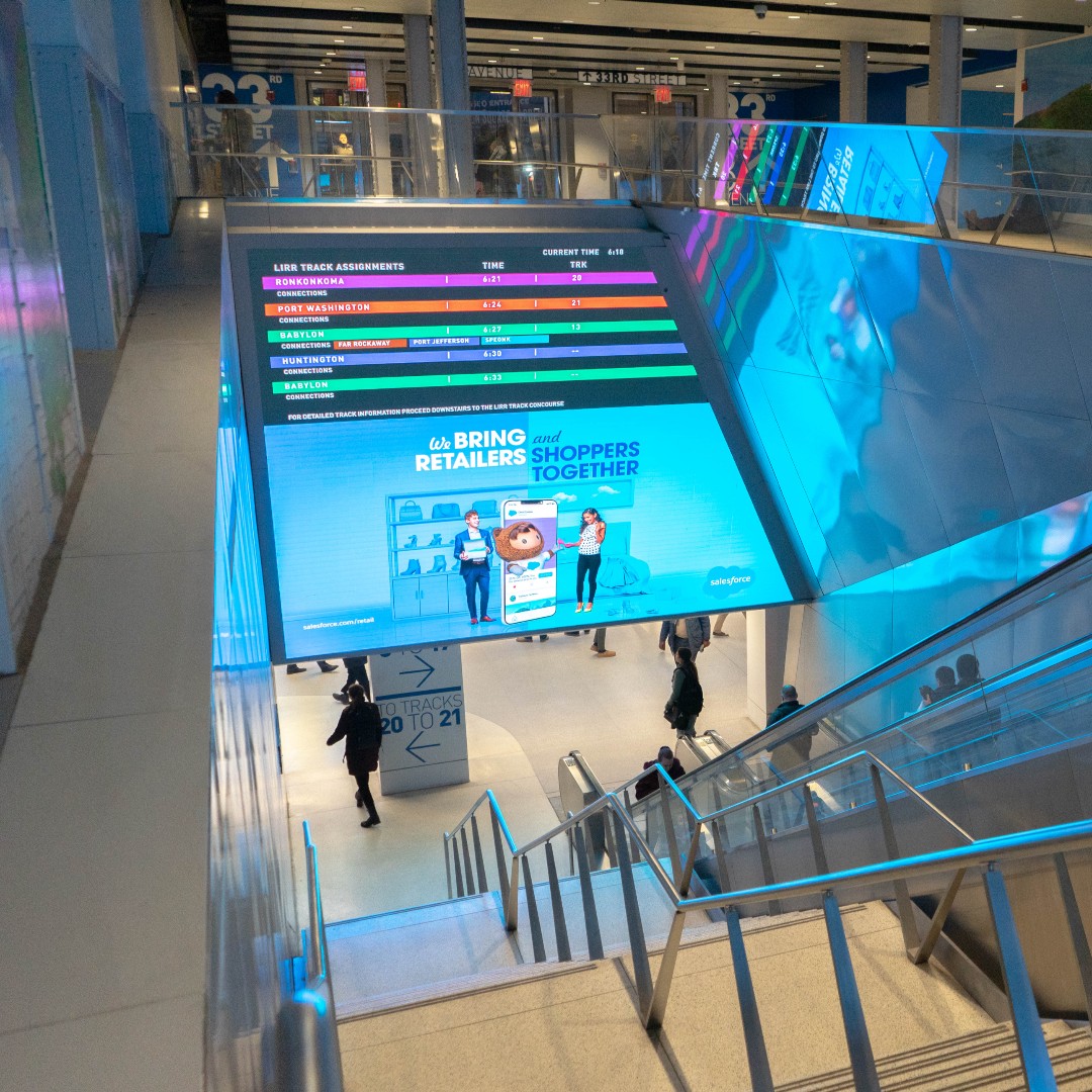 pearlmedia's tweet photo. We're bringing @salesforce and Moynihan Train Hall togehter on our unique North Trap screen. 
•
• 
#MoynihanStation #digtalplatform #OOH #DOOH #NYC #NewYork #OOHMedia #Outofhomemedia #oohadvertising #outofhome #Salesforce https://t.co/TFq7uw9OYQ