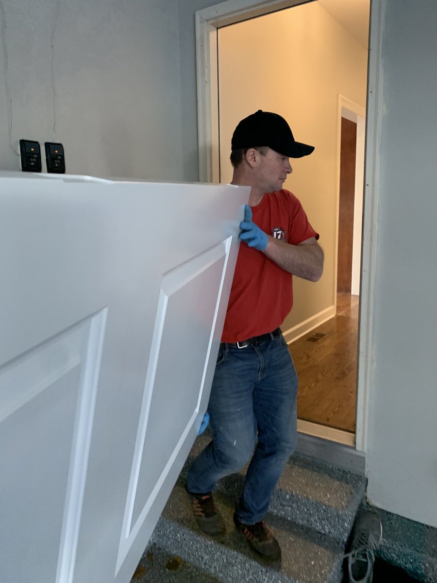 ericrakunas's tweet image. Switching out stained pine doors for solid core white doors.   #WesternDoors A&amp;amp;A Painting #kedz construction