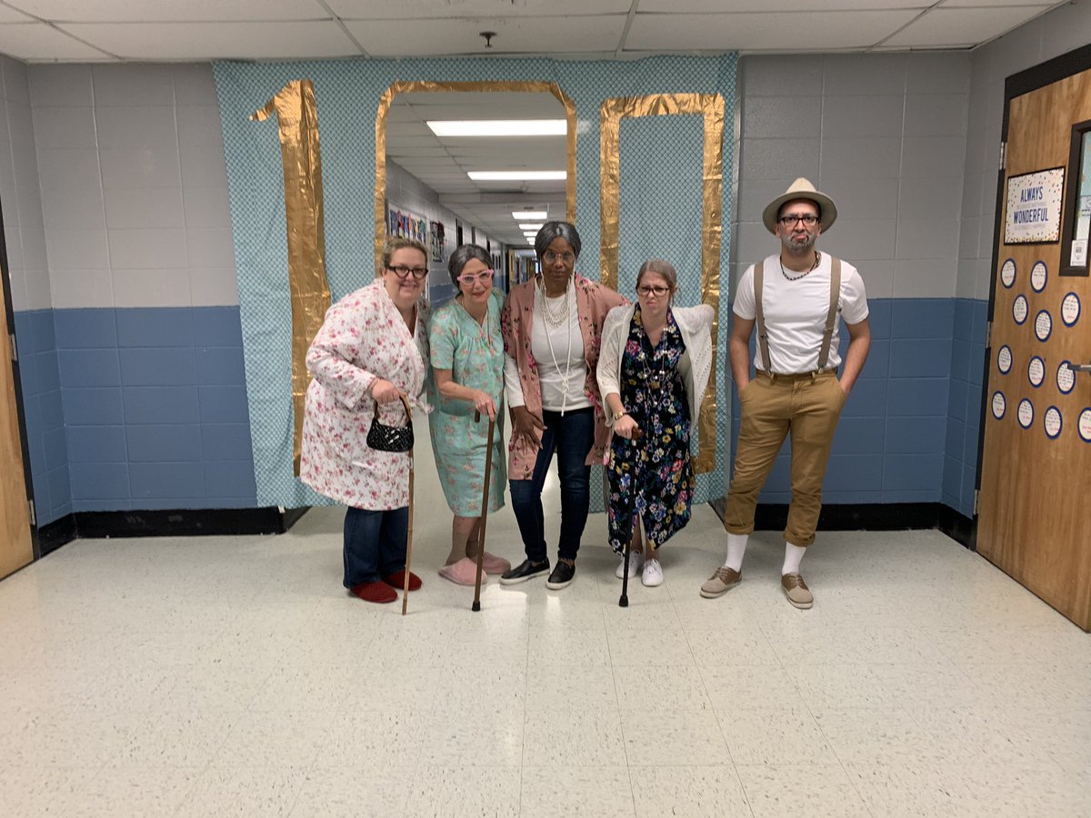 cbrown525's tweet photo. 100 days in Kindergarten with our favorite little @MilfordMariners ! #lovetoteachhere https://t.co/te7M38Lgba