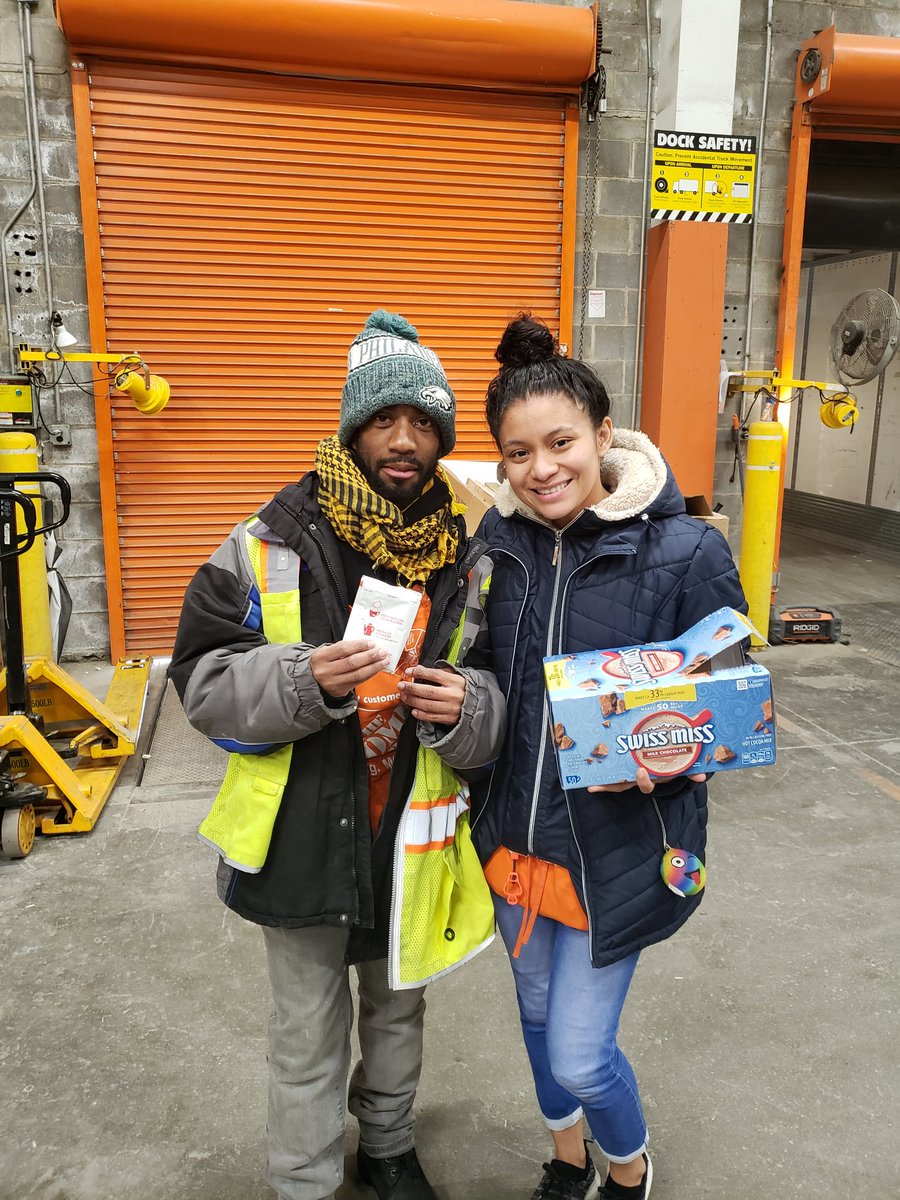 valle_kelsy's tweet photo. Hot coco on a freezing day taking care of our associates 🥶🥶, 1218,, @johnminor11 @Tfmamadukes , @PettitStew https://t.co/5sgKbnAya3