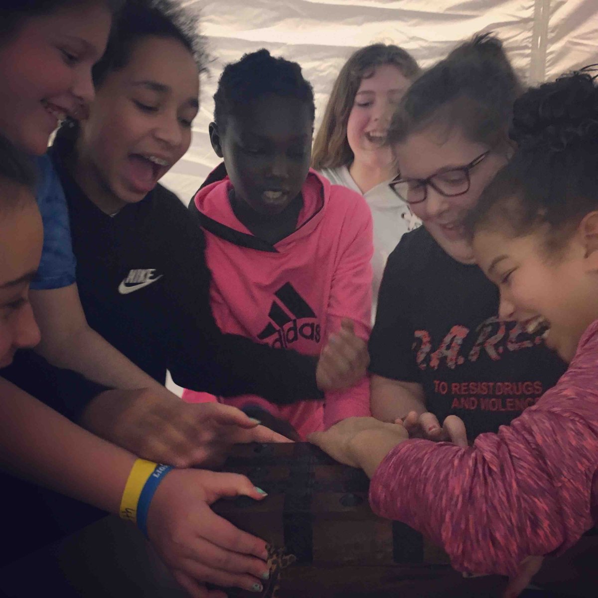 LockKeyEscape's tweet image. Teamwork is key if you want to beat the clock!