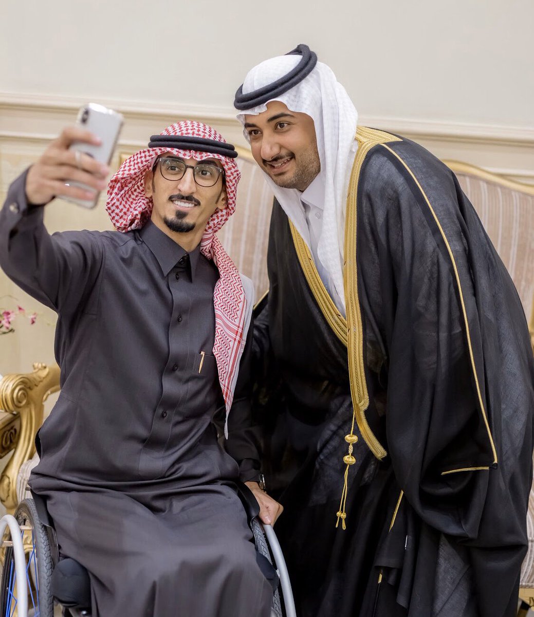 AMS3006's tweet photo. صورة تذكارية مع هالجميل @KHALID_ALHMDAN https://t.co/ZWJKrVwTJY
