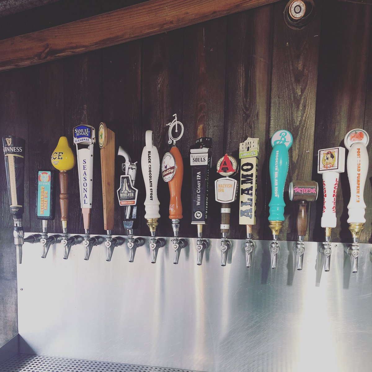 thefriendlyspot's tweet photo. Welcome @pax #PAXSouth Friends! #FriendlyEats served noon till Midnight. #friendlycan $4 Fireman’s 4 @RealAleBrewing tallboys &amp; $2.75 @PabstBlueRibbon Easy tallboys #PAXSouth2020 #pax #veryfriendly #cocktailsontap #craftbeer #friendlyeats #southtown #southtownsatx https://t.co/UxbYPgCwiJ
