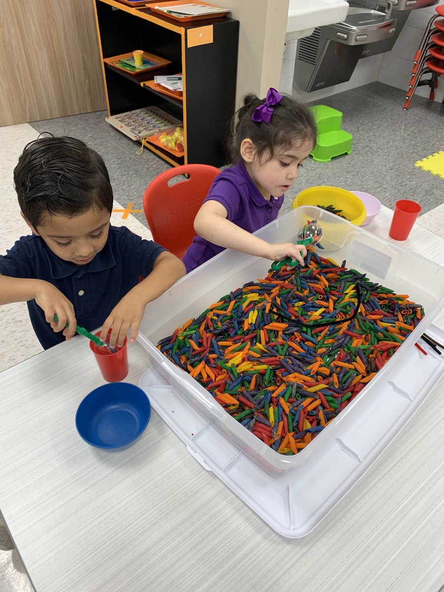Ms_Baez07's tweet photo. Today we rotated around stations working on our fine motor skills. ✋🏽Look at them gooo!!! #ppcd3 #pandasatwork #room707 @var https://t.co/k3n9HfM22o