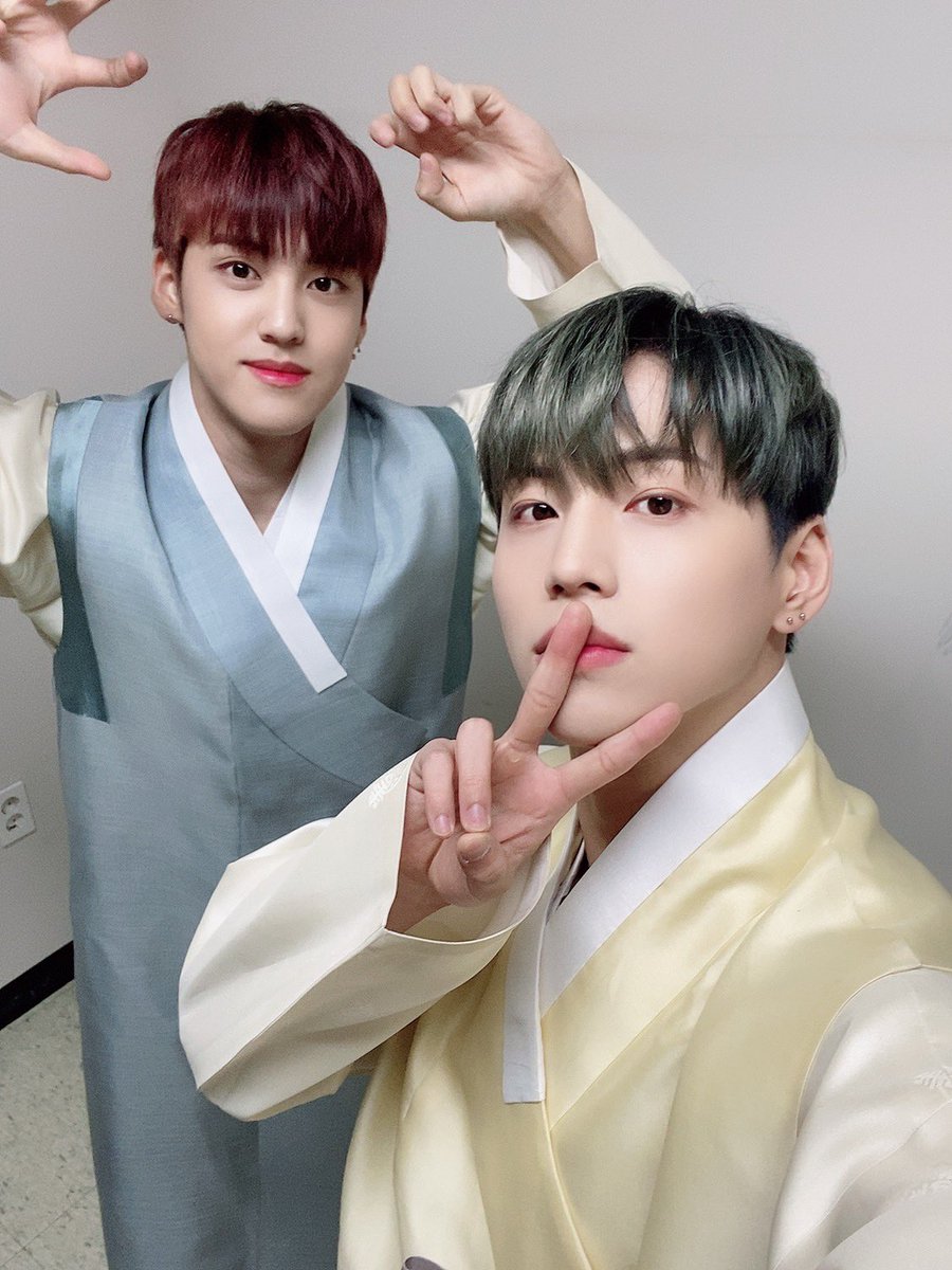 official_bofyou's tweet photo. [ #비오브유 (B.O.Y) ]

까치까치🐶🐰

#김국헌 #송유빈 #BOfYou #B_O_Y https://t.co/CRpbtIufjR