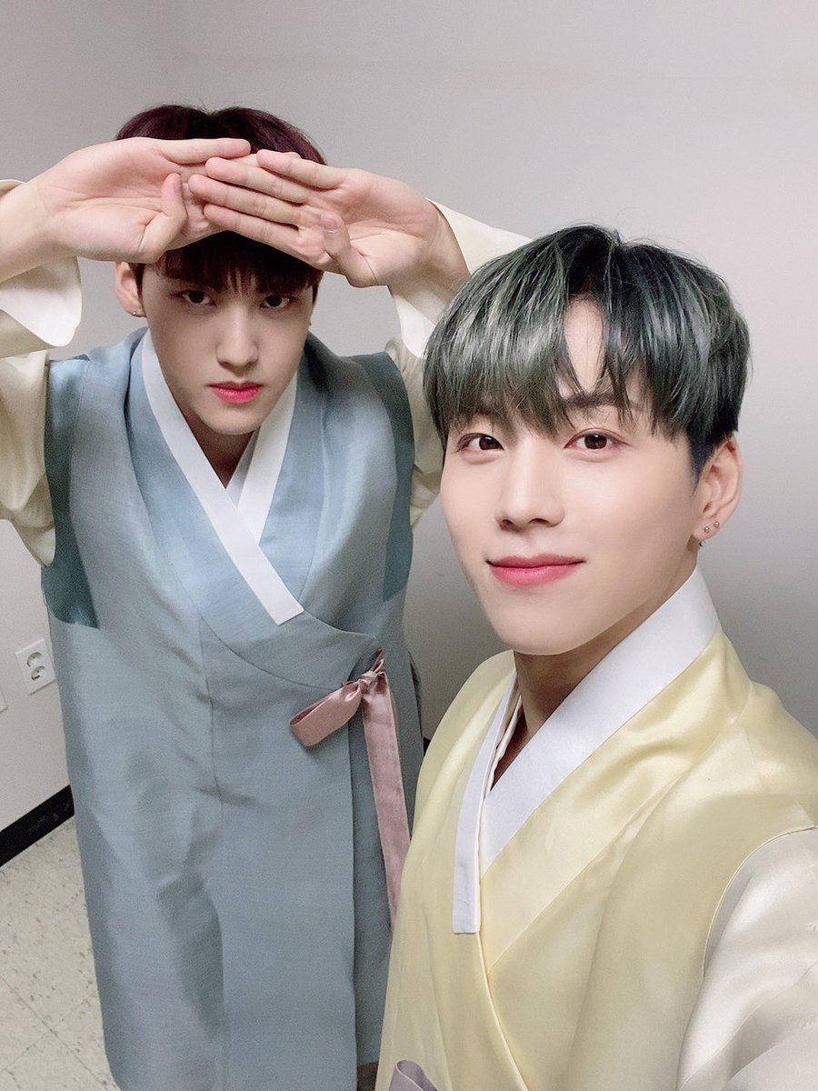 official_bofyou's tweet photo. [ #비오브유 (B.O.Y) ]

까치까치🐶🐰

#김국헌 #송유빈 #BOfYou #B_O_Y https://t.co/CRpbtIufjR