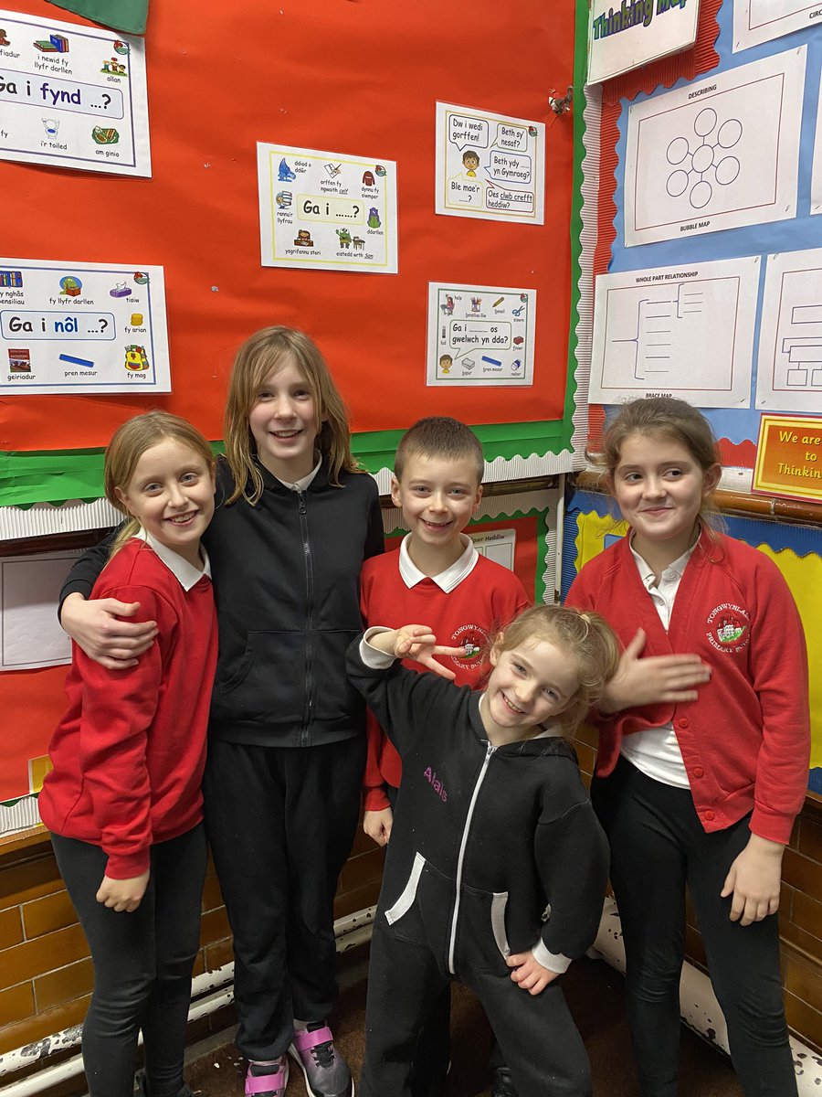 French4Kids_LCF's tweet photo. Our very last session @TongwynlaisPri2 was full of fun and laughter as we celebrated the epiphany with our french tradition of “la galette des rois”. Our kings and queens of the day found “la fève “. #frenchclub #frenchafterschoolclub #sweetfinish https://t.co/0uc9FHoPjt
