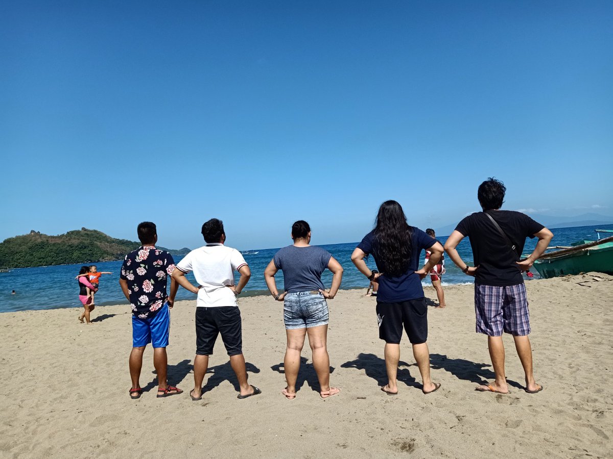 KristineLorio's tweet photo. Sana ganto pa din tayo pag balik ko. Mamimiss ko tong apat na to kahit sobrang higpit nila sakin pero alam ko love na love ako ng apat na to. https://t.co/2Cz4ahqJqO
