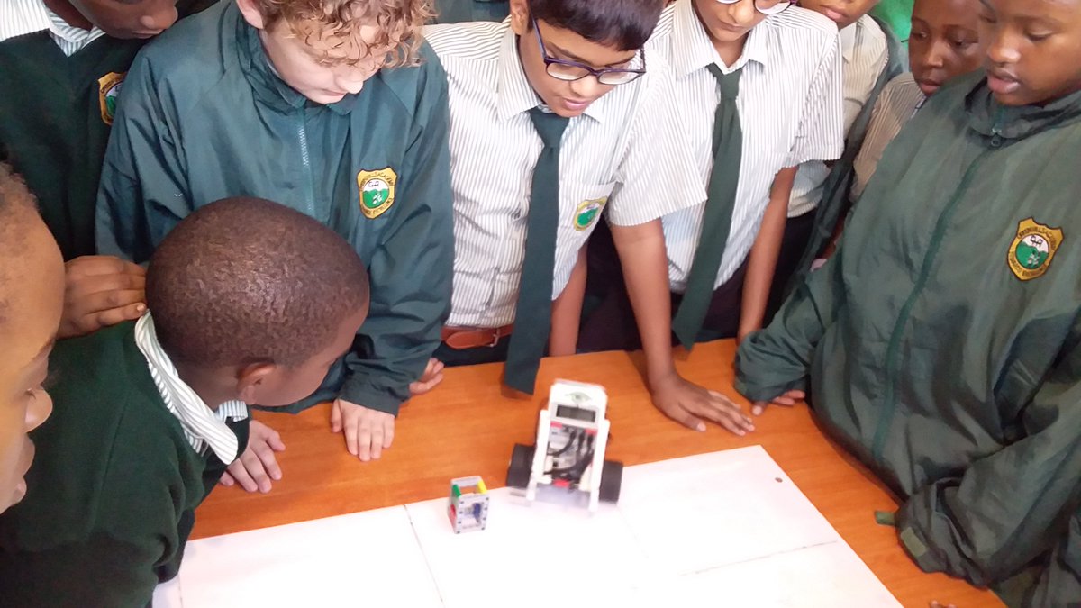 stem_rwanda's tweet photo. Green hills students visited @KigaliLibrary and they learnt #Coding    #3D_Designing    #Robotics    #Arduino and   #Mathematics with us.

#StemEducation 
#RwOt https://t.co/5tY9hWyjsn