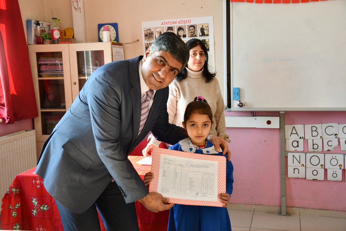 Bereket ilk ve ortaokulumuzda öğrencilerimize karnelerini dağıttık.