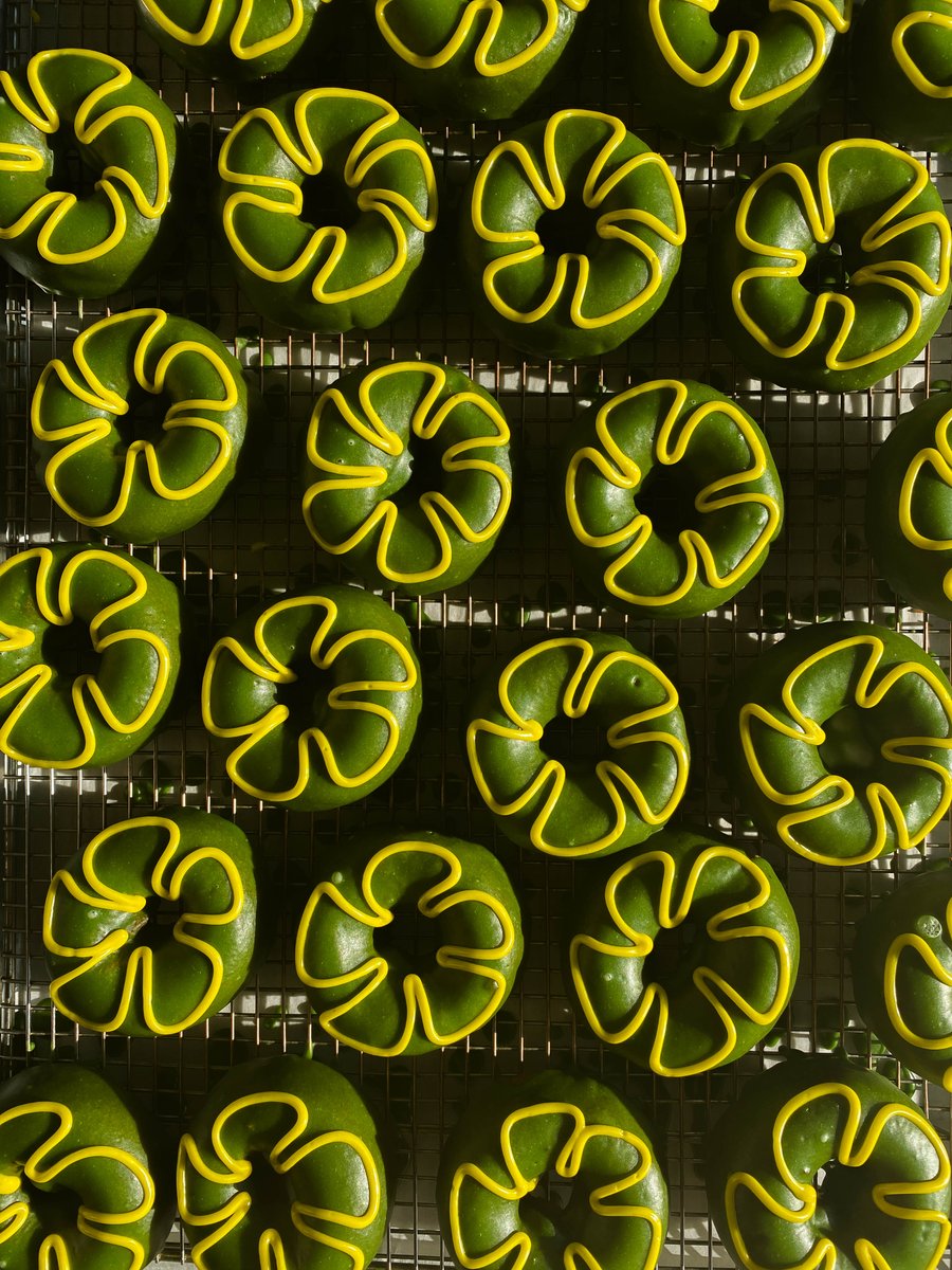 Dus_Donuts's tweet photo. Baby, it's cold outside! This donut will make it matcha better 🍵 https://t.co/ktXYTtRWmq