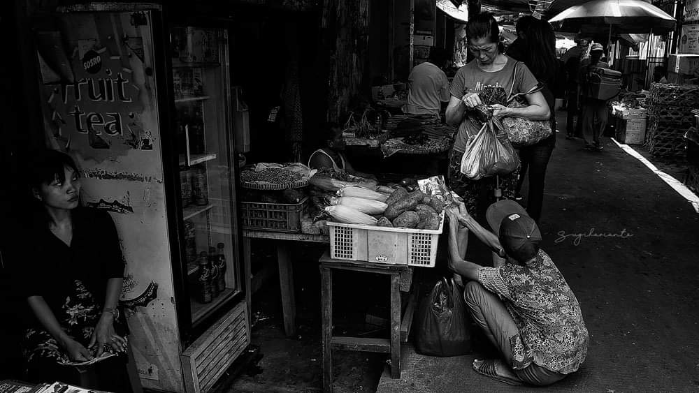 sugiharianto's tweet photo. Jalanan Petak sembilan
#streethunting #streetphotography #blackandwhite #blackandwhitephotography #glodok #petaksembilan #lumix #lumixindonesia #lumixasia #lumixgfseries https://t.co/PCErd4IiaT
