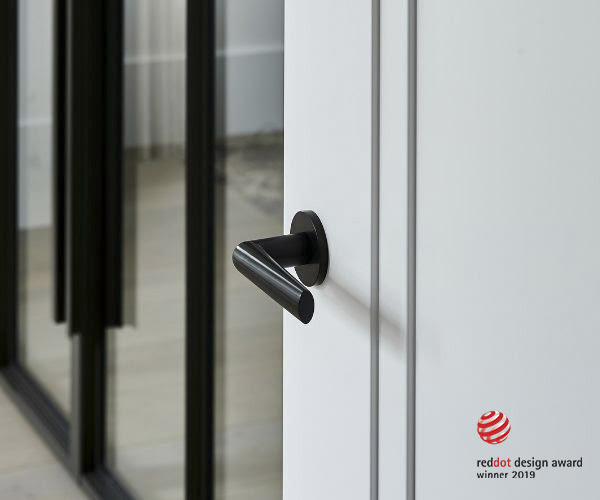 FCanMateu's tweet photo. Una marca internacional: #Formani y sus dos nuevas series: INC y ARC, galardonadas con los premios Reddot Design Award en la categoría “Product Design” y el German Design Award 2020, respectivamente.
Ambas  disponibles en acero inoxidable y PVD negro en nuestra tienda de #Palma. https://t.co/7AfsFJlaCN