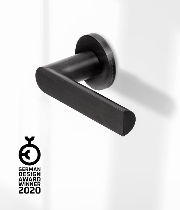 FCanMateu's tweet photo. Una marca internacional: #Formani y sus dos nuevas series: INC y ARC, galardonadas con los premios Reddot Design Award en la categoría “Product Design” y el German Design Award 2020, respectivamente.
Ambas  disponibles en acero inoxidable y PVD negro en nuestra tienda de #Palma. https://t.co/7AfsFJlaCN