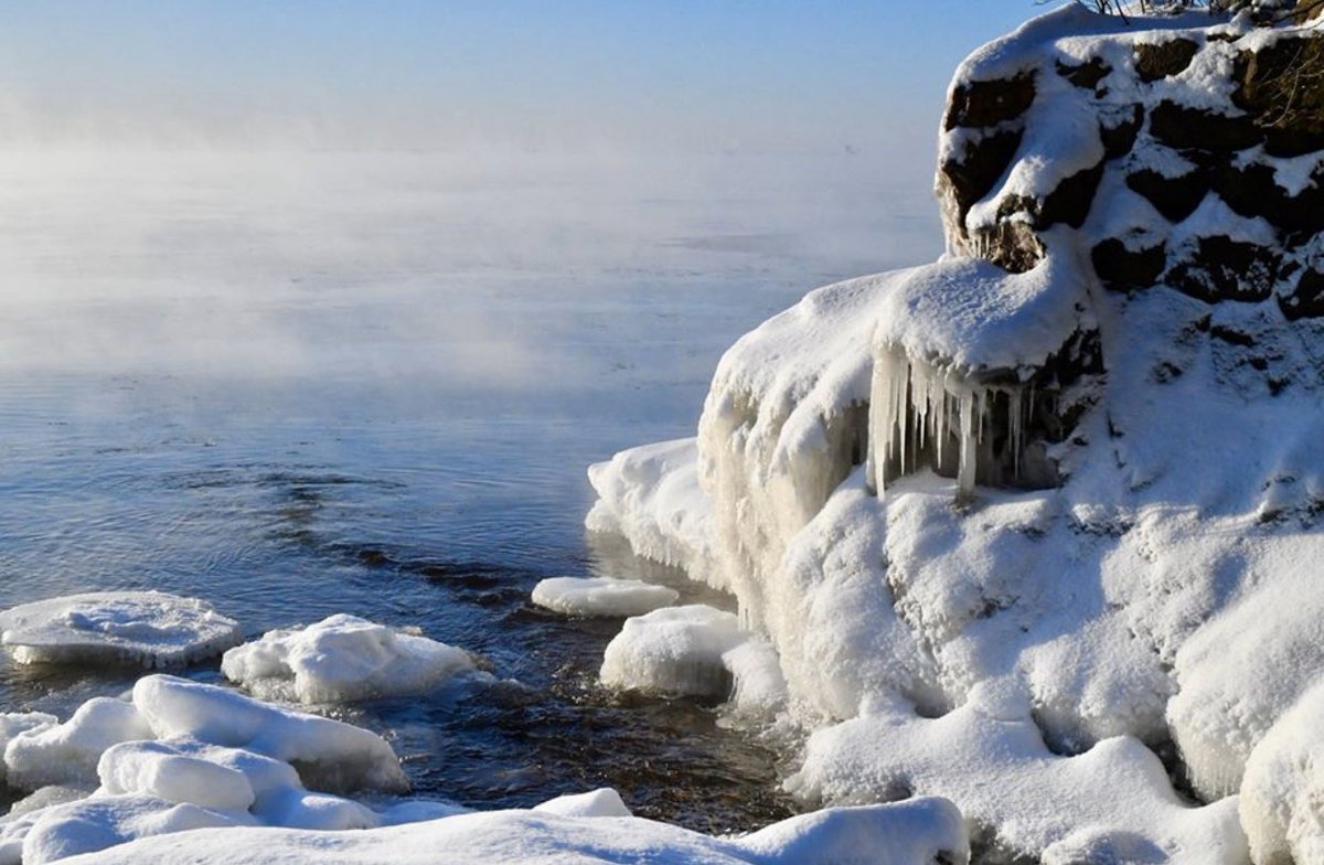 Blue sky + sea smoke = fun day of photography at the sheen. #lakesuperior #onlyinmn
