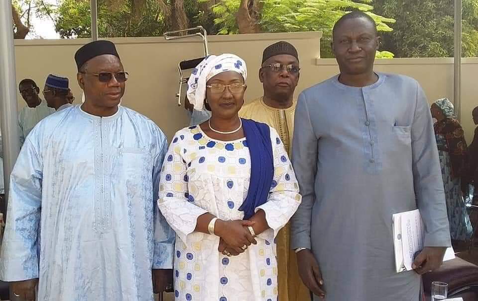 GouvernementM's tweet image. #Ministre de l’Élevage et de la Pêche. Dr Kané Rokia MAGUIRAGA a procédé ce matin à la remise de véhicules à l'Unité de Gestion.Suite➡️m.facebook.com/story.php?stor…