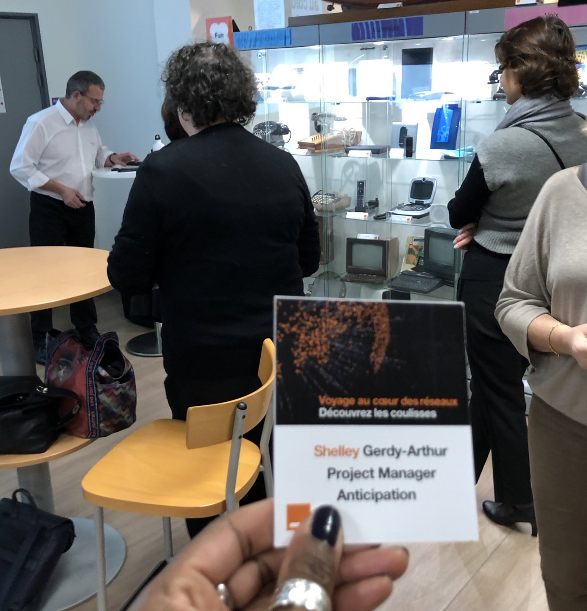 nefertiti70's tweet photo. Focus industrie: nouvelle visite au central téléphonique de Jasmin: découvrir les coulisses des réseaux raconté par Alain, Sylvain et Yves avec les anecdotes mais pas que... vous serez le héros d’un jour🤩 #experience @Orange_France @OrangeIDF #reseaux #salaries #learnEx #fierte https://t.co/Fa8RKnoZtU