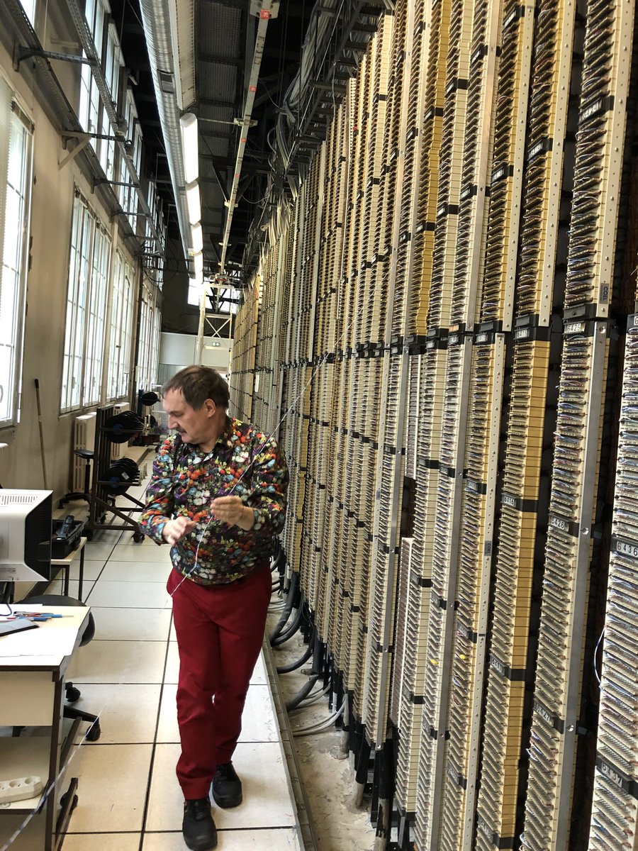 nefertiti70's tweet photo. Focus industrie: nouvelle visite au central téléphonique de Jasmin: découvrir les coulisses des réseaux raconté par Alain, Sylvain et Yves avec les anecdotes mais pas que... vous serez le héros d’un jour🤩 #experience @Orange_France @OrangeIDF #reseaux #salaries #learnEx #fierte https://t.co/Fa8RKnoZtU