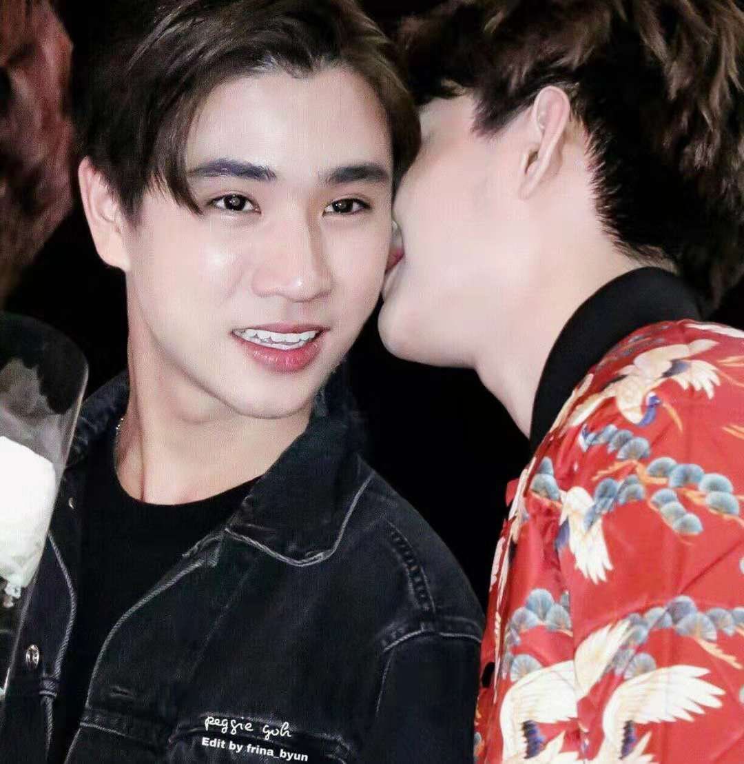 PS82903273's tweet photo. 林深时见鹿，海蓝时见鲸，梦醒时见你
cr：logo-PerthSaintChinese
#ปอเจคเย้อม้ายไหว๊แต่งานขู้มู้ยมี https://t.co/gudqTLmVIv