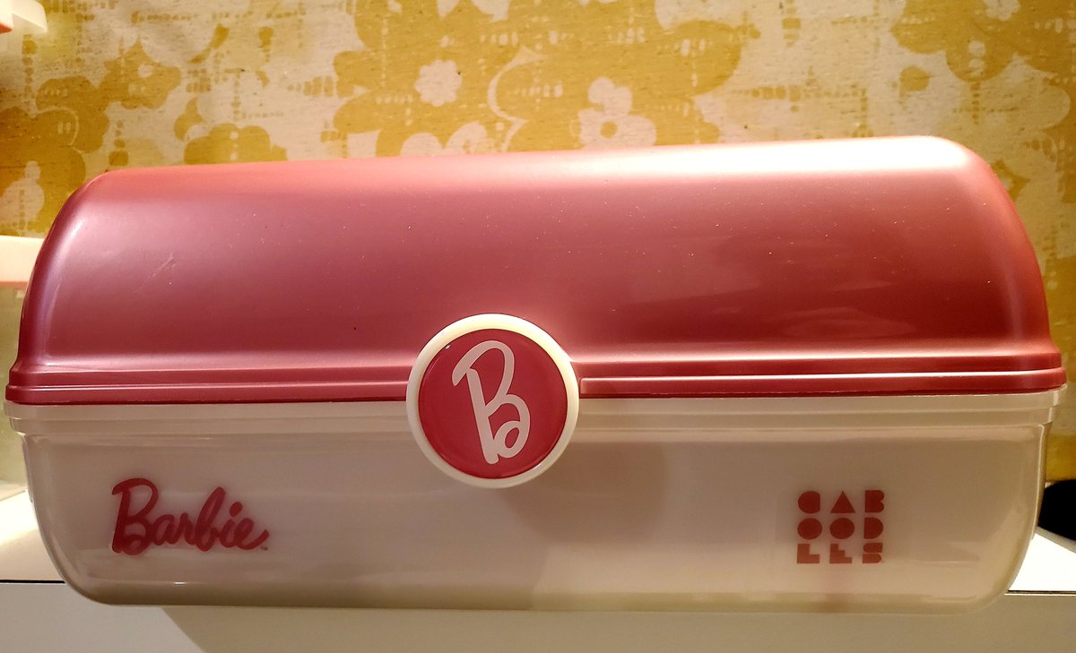TheSquatBox's tweet photo. In '98 I put beads in it. In '20 I put make up in it. #caboodles #makeupbox #90skidsmemories #beadbox #selfcare #barbiegirl #pinkbox #nofiltersjustus #momlife #barbielife #caboodles #loveyourself #beyoutiful
@ultabeauty @realcaboodles @Barbie @TheSquatBox @SpoiledRotten79 https://t.co/sF4T8s4re8