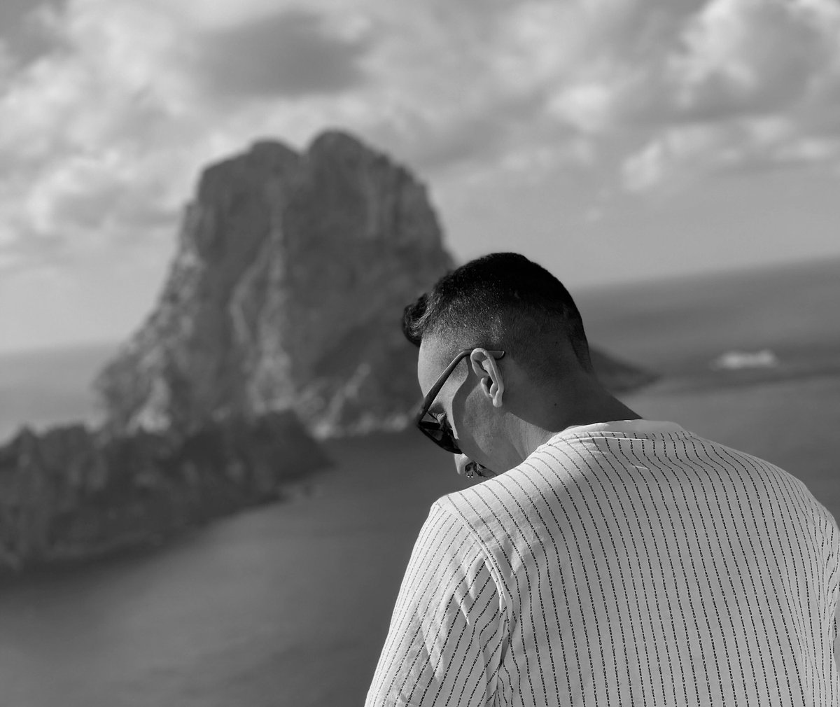 uzzv's tweet image. Can you read the t-shirt? 😉🖤

#ibiza #ibiza2020