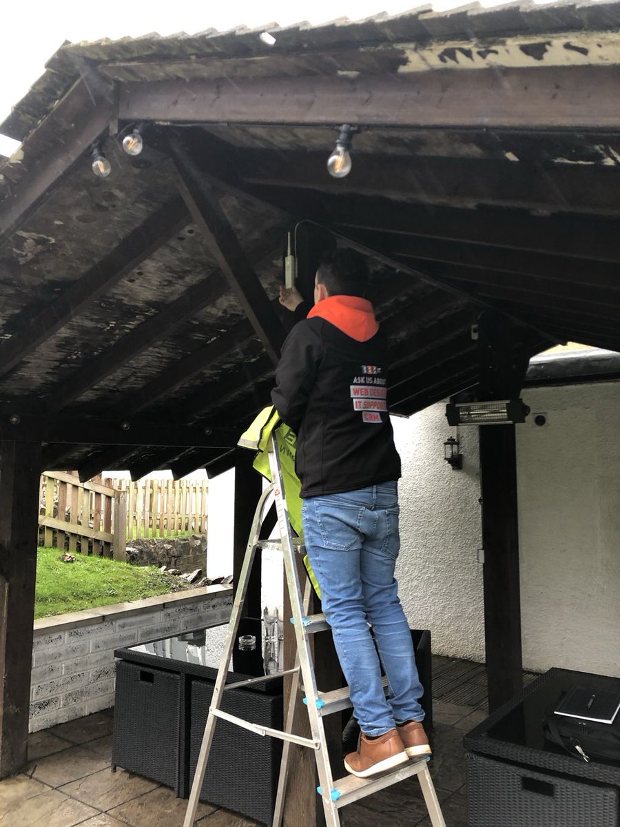 ESCITSupport's tweet photo. Adding our guest Wi-Fi capability to a chain of pubs to allow customers to connect to Wi-Fi. Shame about the rain 🌧 ☔️ #escit #wifi #guestwifi #itsupport #unify #oiwifi https://t.co/l4xcaz4Jzq