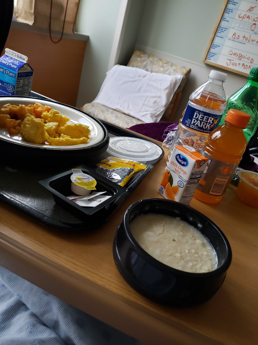 GirlNeckStore's tweet photo. Let's play a game. Is that mush you see oatmeal or grits? https://t.co/OYO28GGtqf