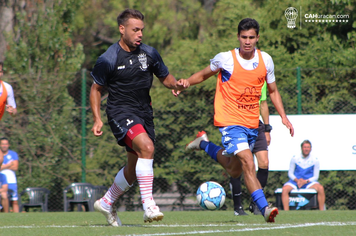 CAHuracan's tweet photo. #JuegaHuracán🎈 ¡Final del primer encuentro en la Villa Olímpica!

#Vélez 0 - #Huracán 0 https://t.co/2wRgVPggaR