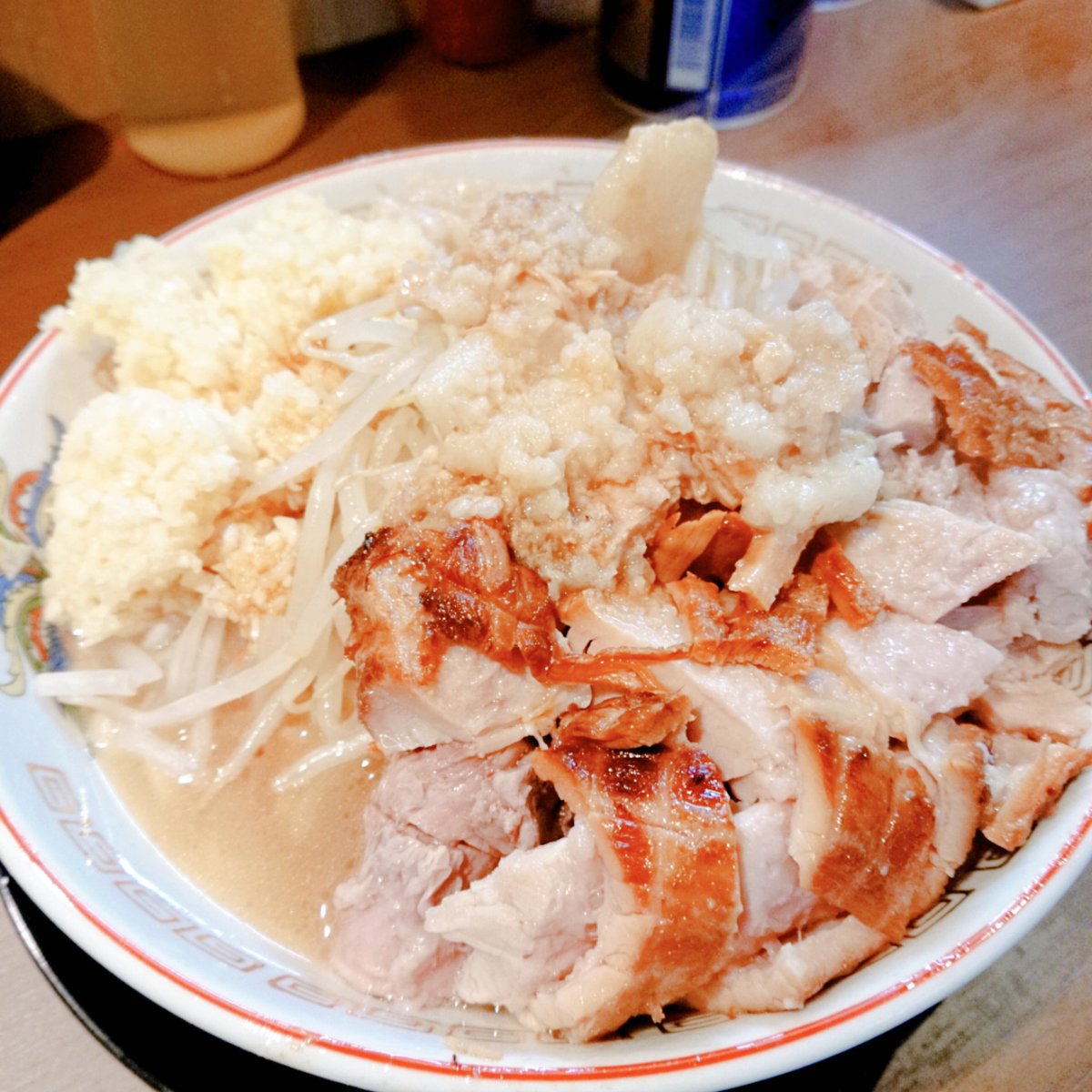 へるめっとくらぶ على تويتر ラーメン豚山横浜店が本日オープンしてました 若者客も多くて大盛況でしたね 小豚ダブルを頼んだけど流石の豚山 ぷりっぷりの豚がごろごろ入ってて大満足 徒歩圏内なので毎週通います 念願のホーム二郎系が出来てまじ嬉しいね