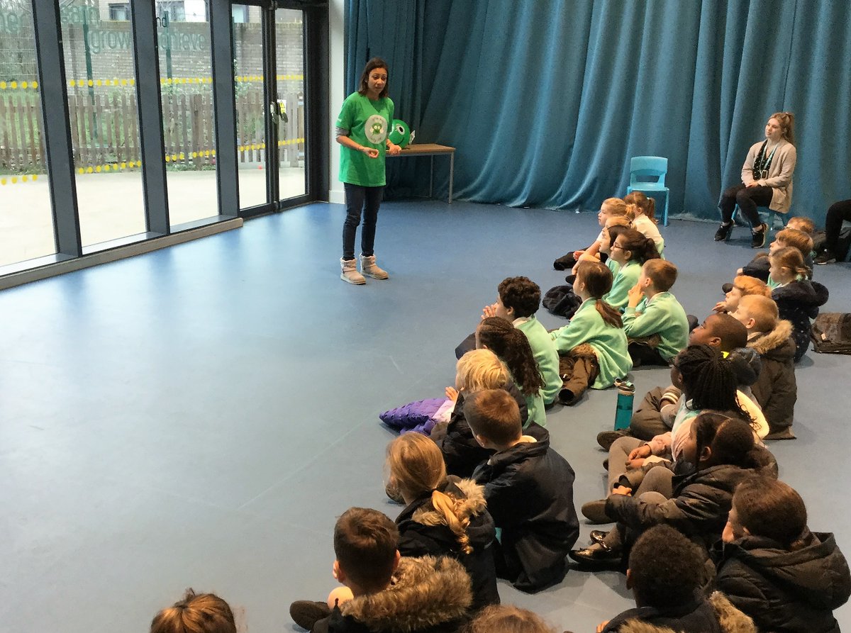 OasisPutney's tweet photo. The children learned about how to keep themselves safe and who they can turn to if they have any worries. They were also taught a good way of remembering the number for Childline by using actions. @NSPCC #growlearnachieve #putneyprimary #putney #putneyschool #oasisputney https://t.co/MQHOPOiOZ4